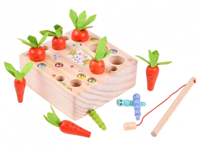 Houten spel met worteltjes en wormpjes