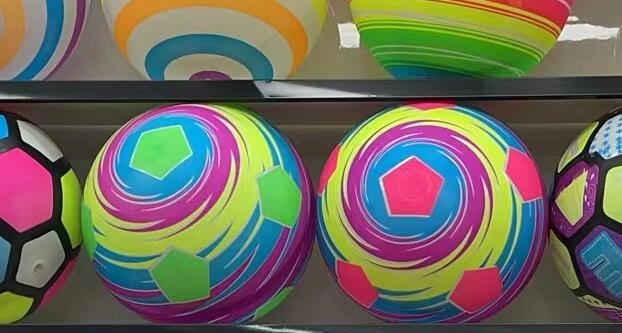 Bal onopgeblazen - voetbal regenboog 22 cm