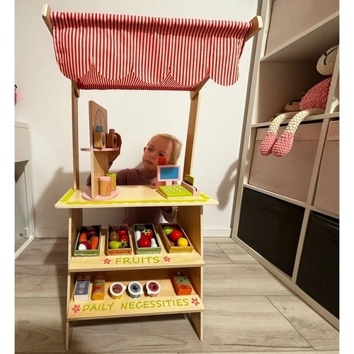 Houten kraam met accessoires voor kinderen