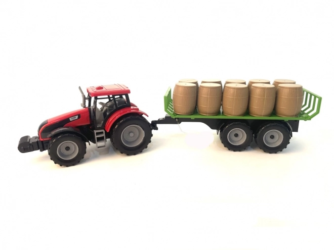 Traktor mit Schwungrad und Anhänger voller Heu