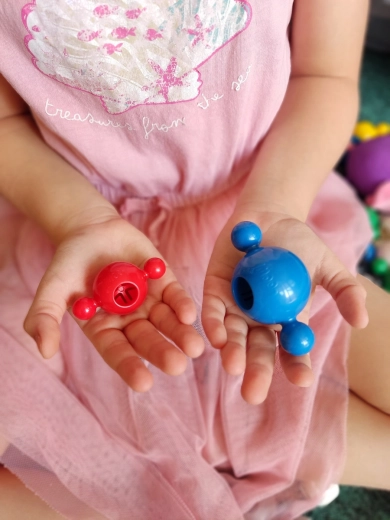 Easy connections for small hands