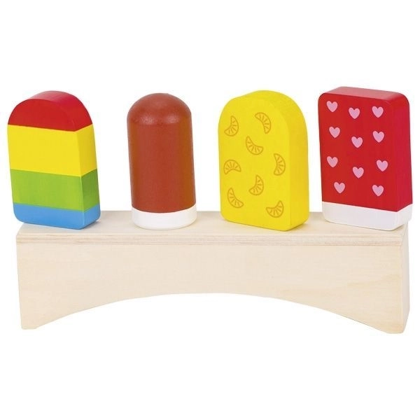 Kleurige houten ijsjes op standaard