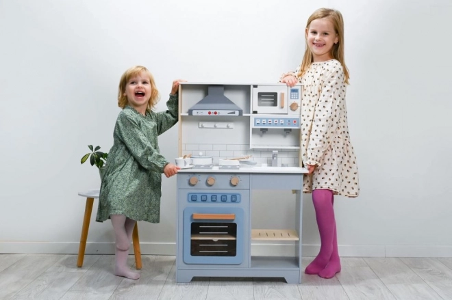 Grote houten interactieve keuken met accessoires