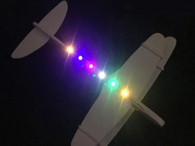 Polystyrol-LED-Flugzeug mit Elektromotor