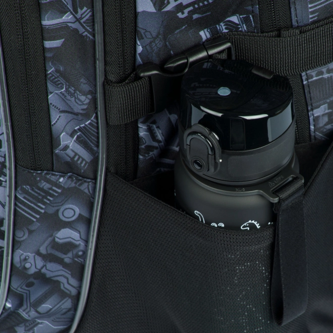 Practical side pockets for a bottle
