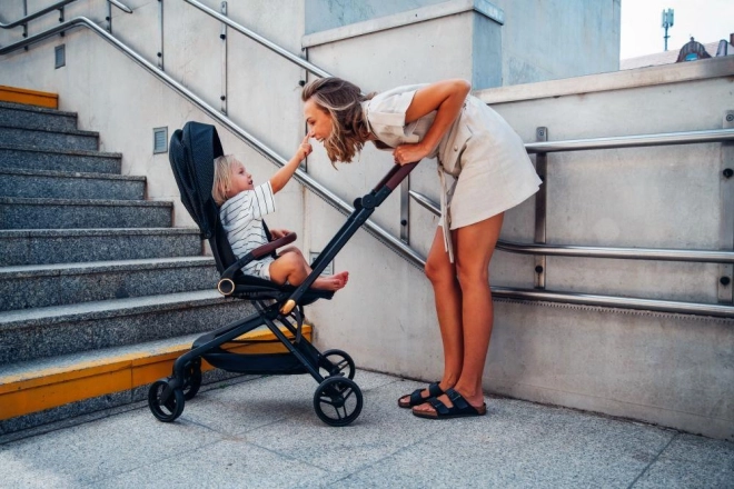 Sportieve kinderwagen MoMi ADELLE zwart goud 2023