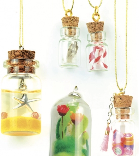 Creatieve set sieraden van mini flesjes
