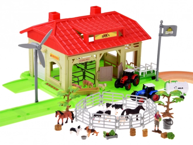 Mega grote boerderij met tractoren en dieren