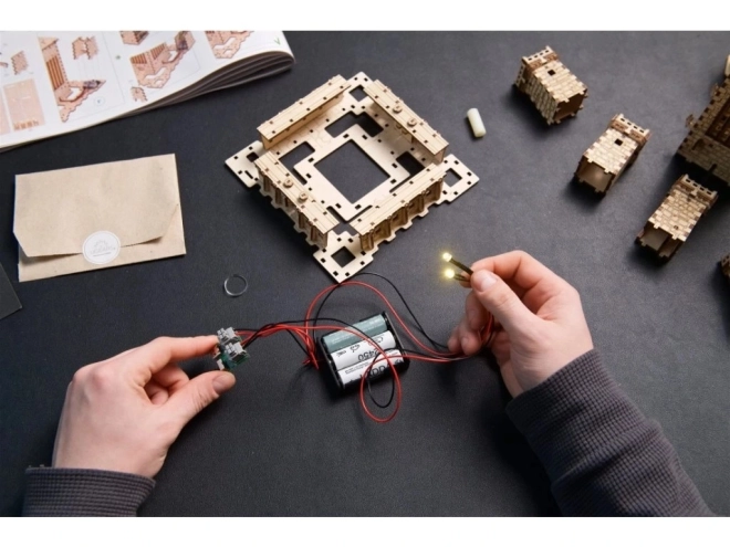 Ugears 3D houten mechanische puzzel Alexandrijnse vuurtoren