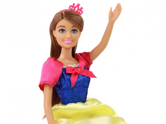 Pop Anlily Prinses met lange donkere haren en gele jurk