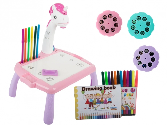 Educatieve kindertafel met projector en stiften