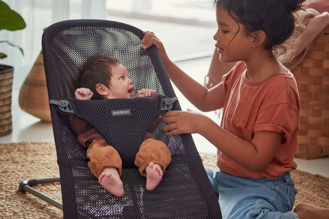 BABYBJORN - Wipstoeltje BLISS MESH - Parelroze –  Antraciet
