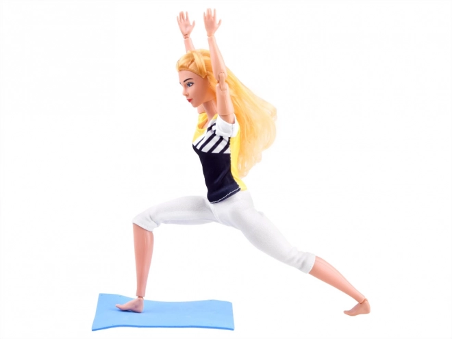 Poppen gymnast doet aan yoga en fitness