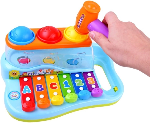 Jouet interactif avec balles et petit marteau