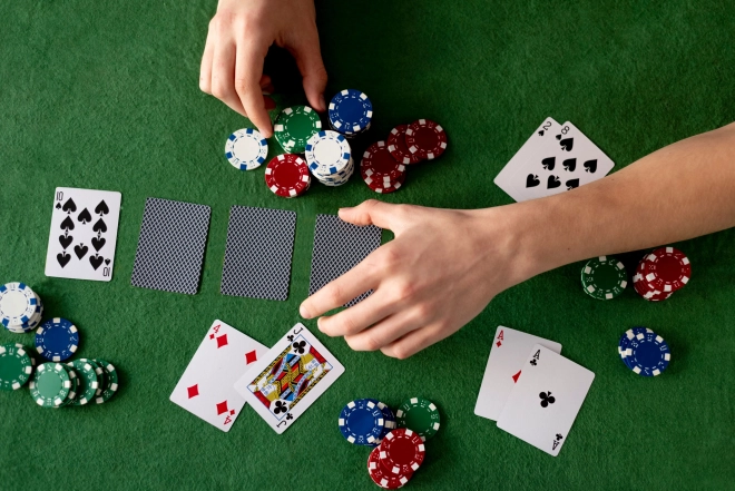 Poker- en blackjackset – 500 fiches, 2 kaartspellen, dobbelstenen, speelmat, afsluitbare koffer