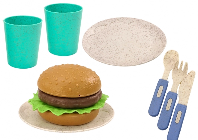 Kindergeschirrset mit Tellern, Tassen und Krug