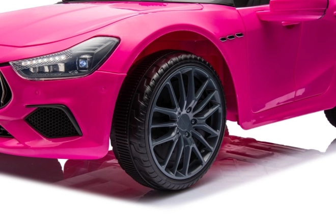 Accu auto Maserati Ghibli roze
