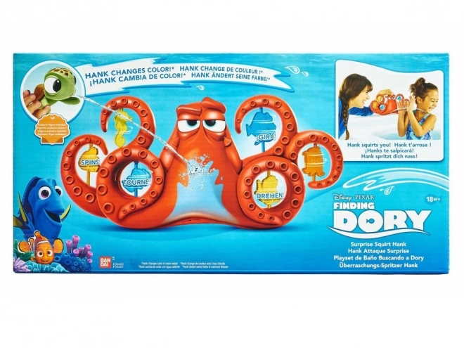 Inktvis Hank voor in bad op zoek naar Dory