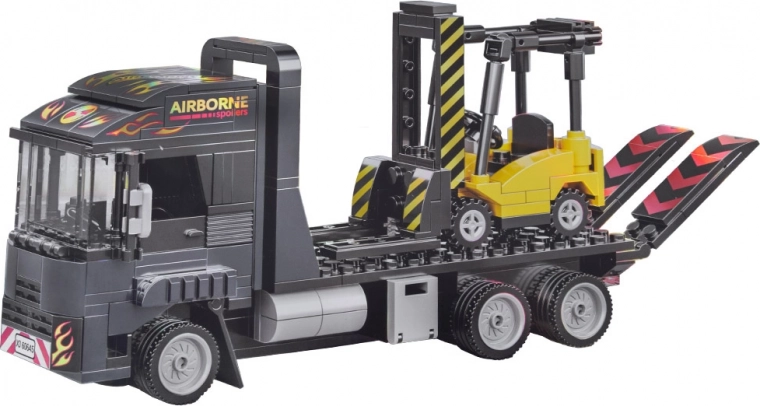 Moving parts for dynamic play