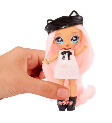 Adorable mini-poupée prête à jouer