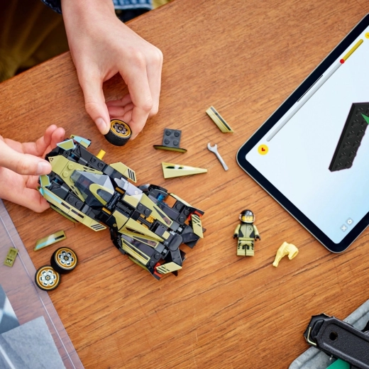 Cockpit ouvrant et minifigurine de pilote