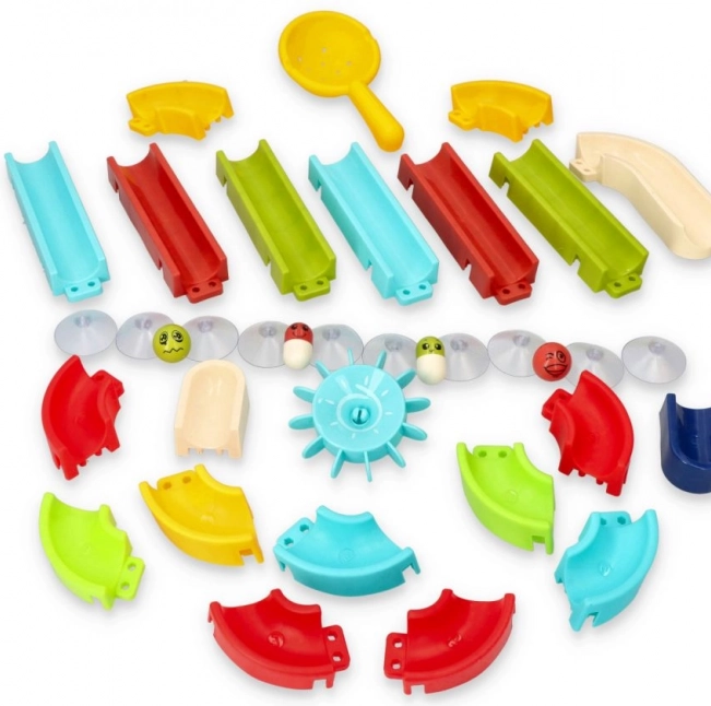 Colorful pieces support learning through play