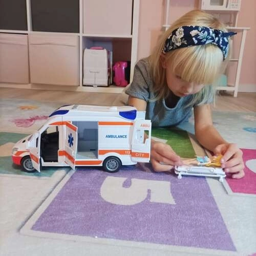 Ambulance pour enfants avec brancard et signaux lumineux