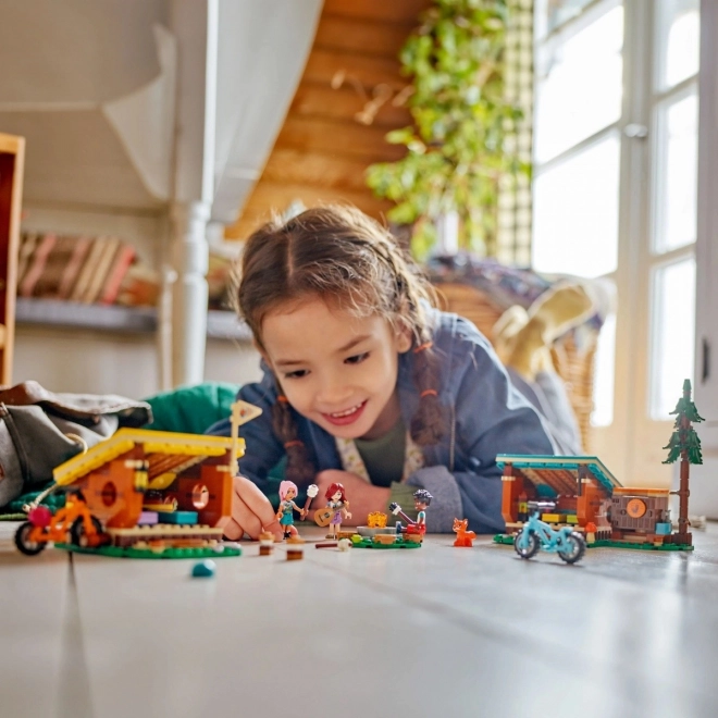 LEGO Friends 42624 Gezellige hutjes op het avonturenkamp