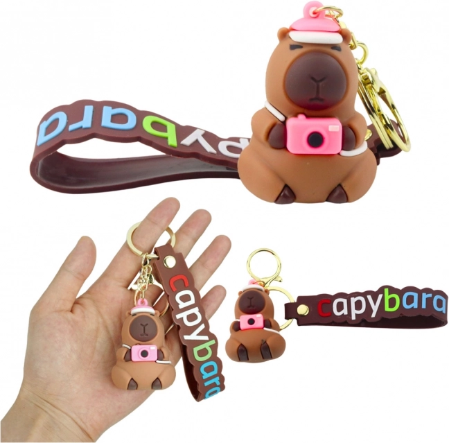 Porte-clés Capybara avec appareil photo et bonnet