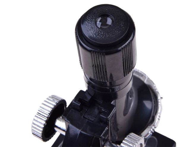 Precise focusing and durable design
