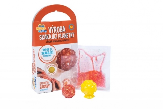 Productie van oranje stuiterbal