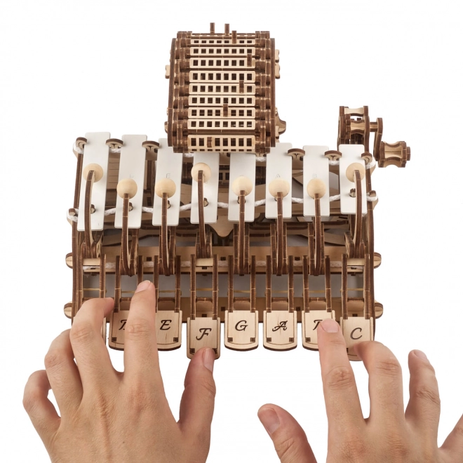 Ugears hölzernes mechanisches Modell Musikinstrument Celesta