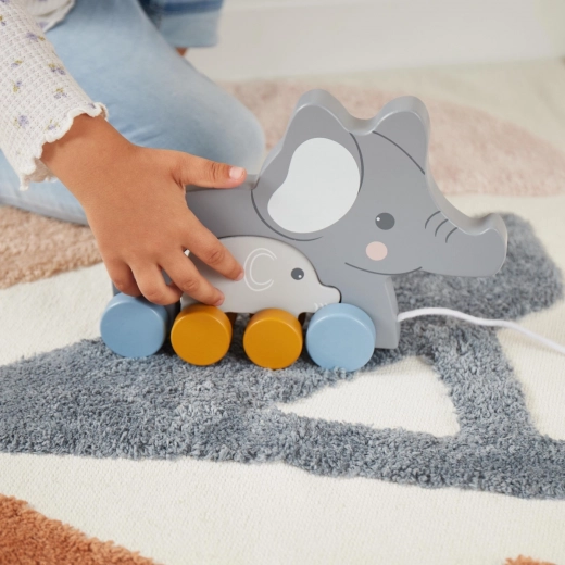 Herausnehmbares kleines Elefantenbaby für noch mehr Spielspaß