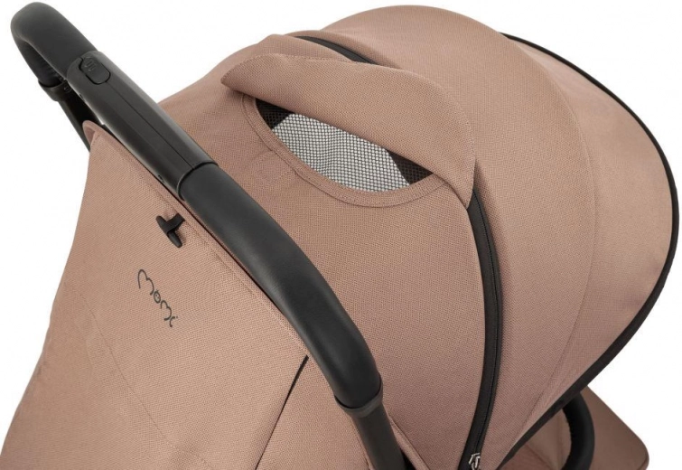 Comfortabele kap met zichtvenster en ventilatie