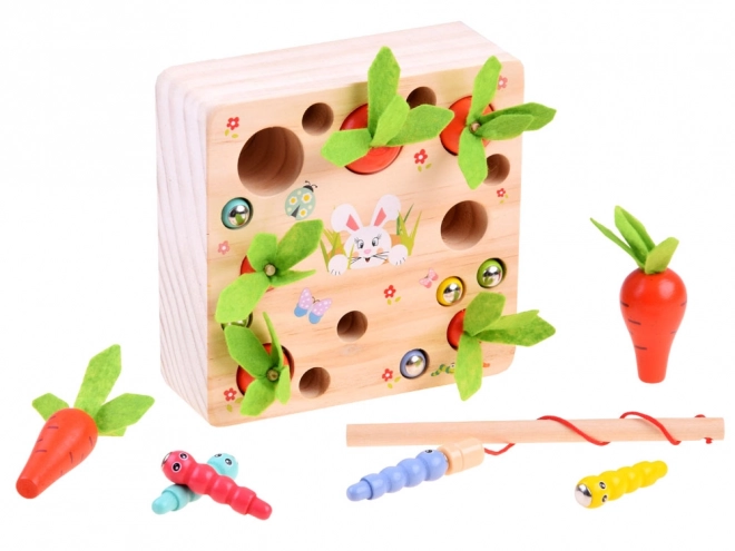 Houten spel met worteltjes en wormpjes