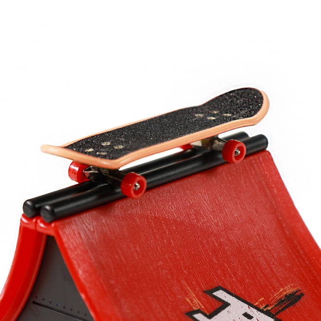 Skatepark - helling voor skateboard/fingerboard geschroefd