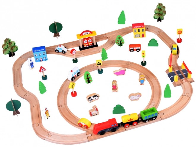 Grote set houten treinbaan met batterij-aangedreven locomotief