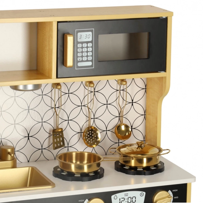 Houten speelgoedkeuken voor kinderen met gouden koelkast en krijtbord