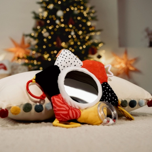 Easy to hang and play on the go