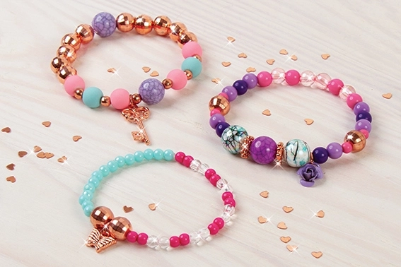 Armbanden en tatoeages, bloemen