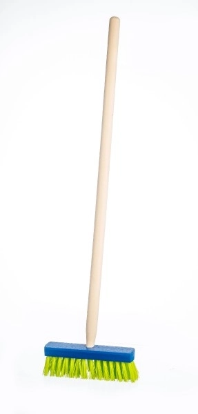 Blauw bezem met houten steel - 80 cm
