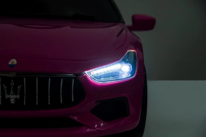Accu auto Maserati Ghibli roze