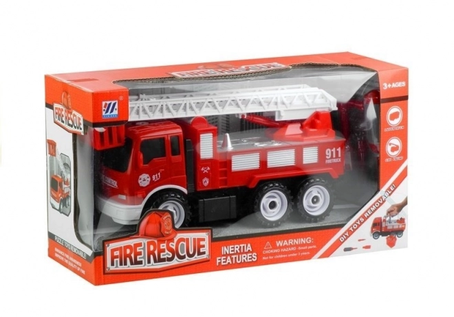 Feuerwehrauto mit Leiter und Werkzeug