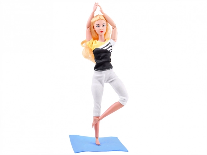 Poppen gymnast doet aan yoga en fitness