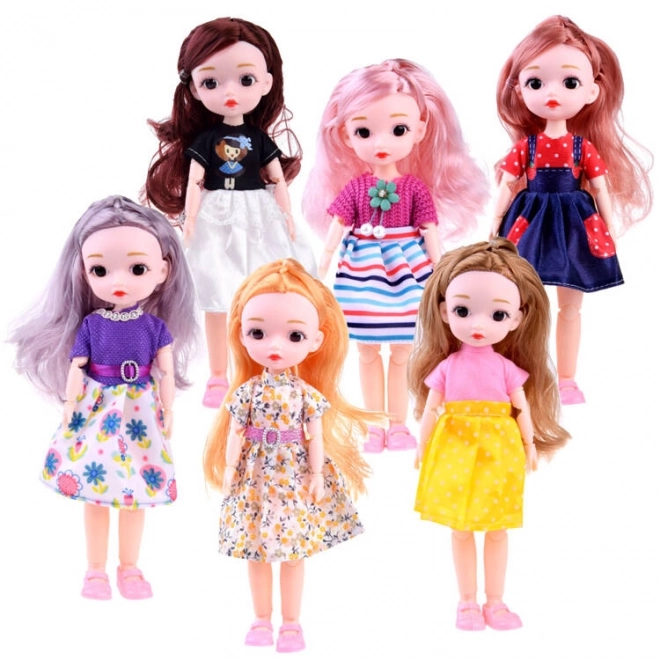 Prachtige pop met beweegbare ledematen en lang haar