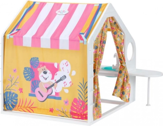 Realistic glamping features