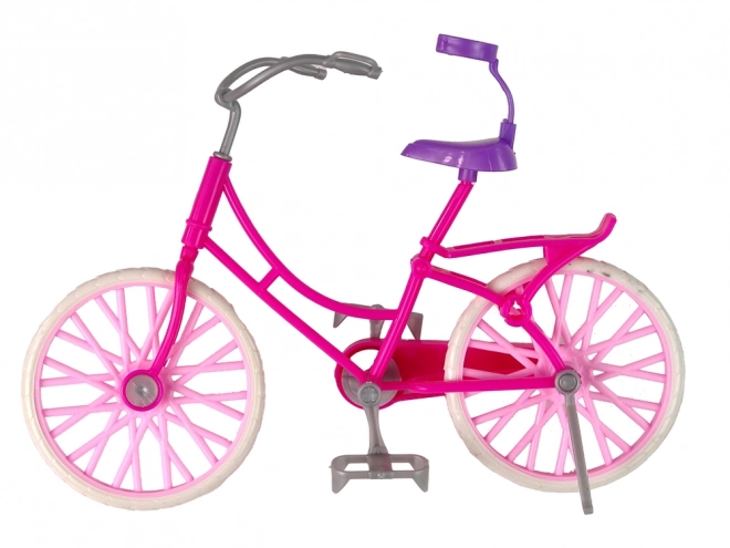 Pop op een roze fiets