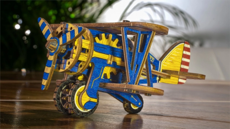 Runs up to 1 meter thanks to the flywheel
