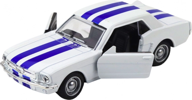 Portes ouvrantes et intérieur détaillé