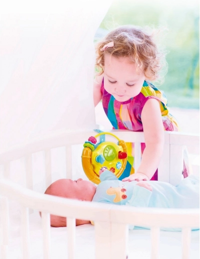 Eenvoudige bevestiging aan bedje of kinderwagen